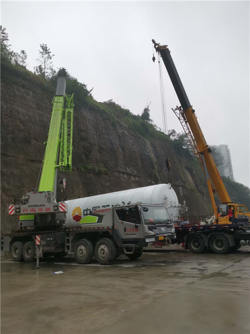 宜良县“不怕风雨冻”—— 吊车的 “恶劣环境适应” 技术